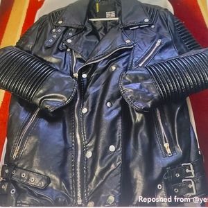 Bikers jacket with ridges barely worn faux leather